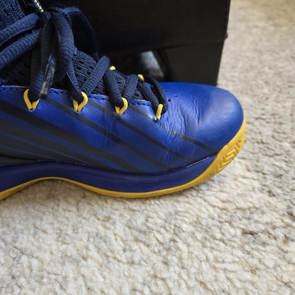 Under Armour Kids Lockdown 3 Basketball Shoes - Picture 7 of 13